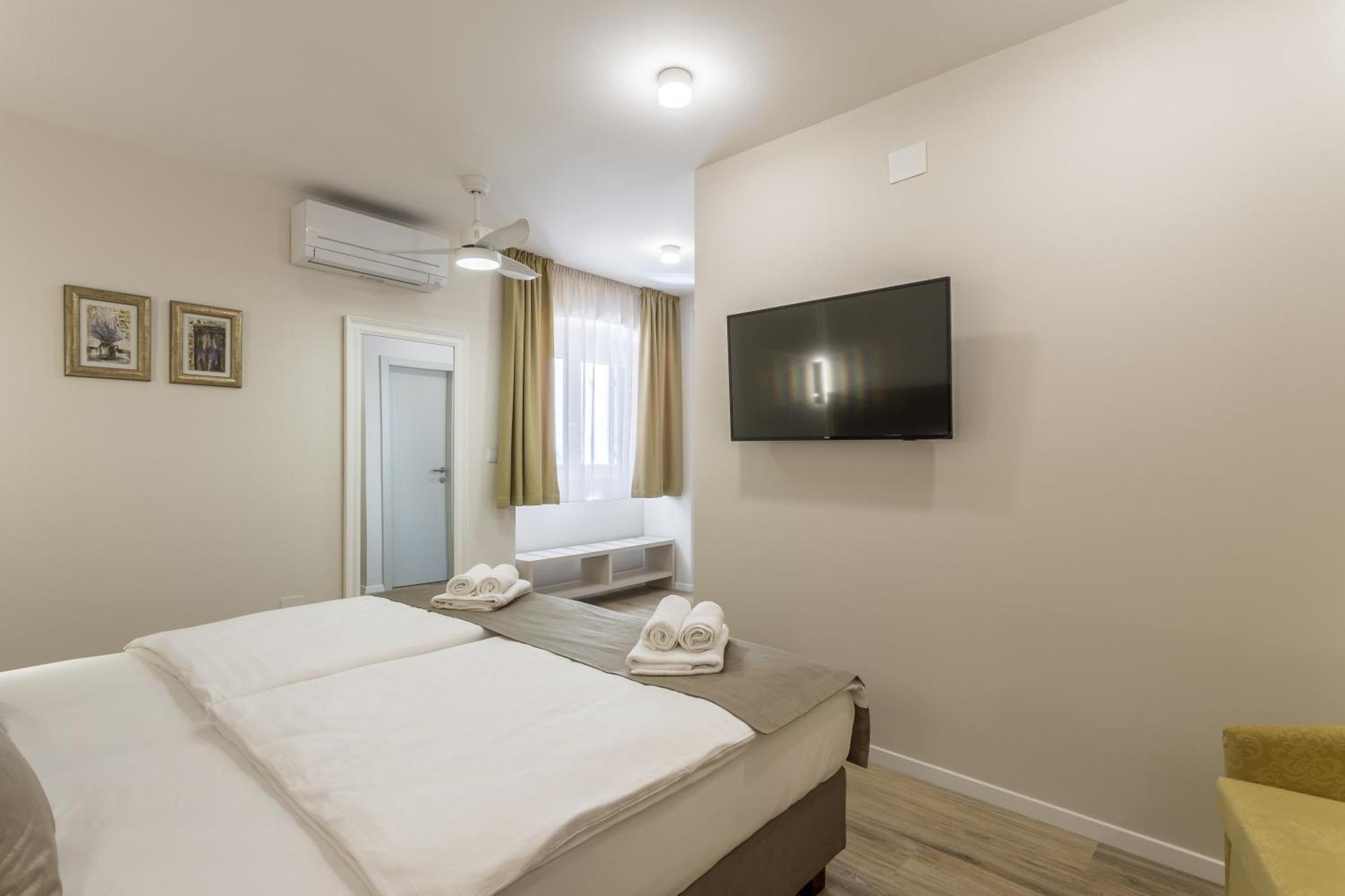 Cor Rooms Split Habitación foto